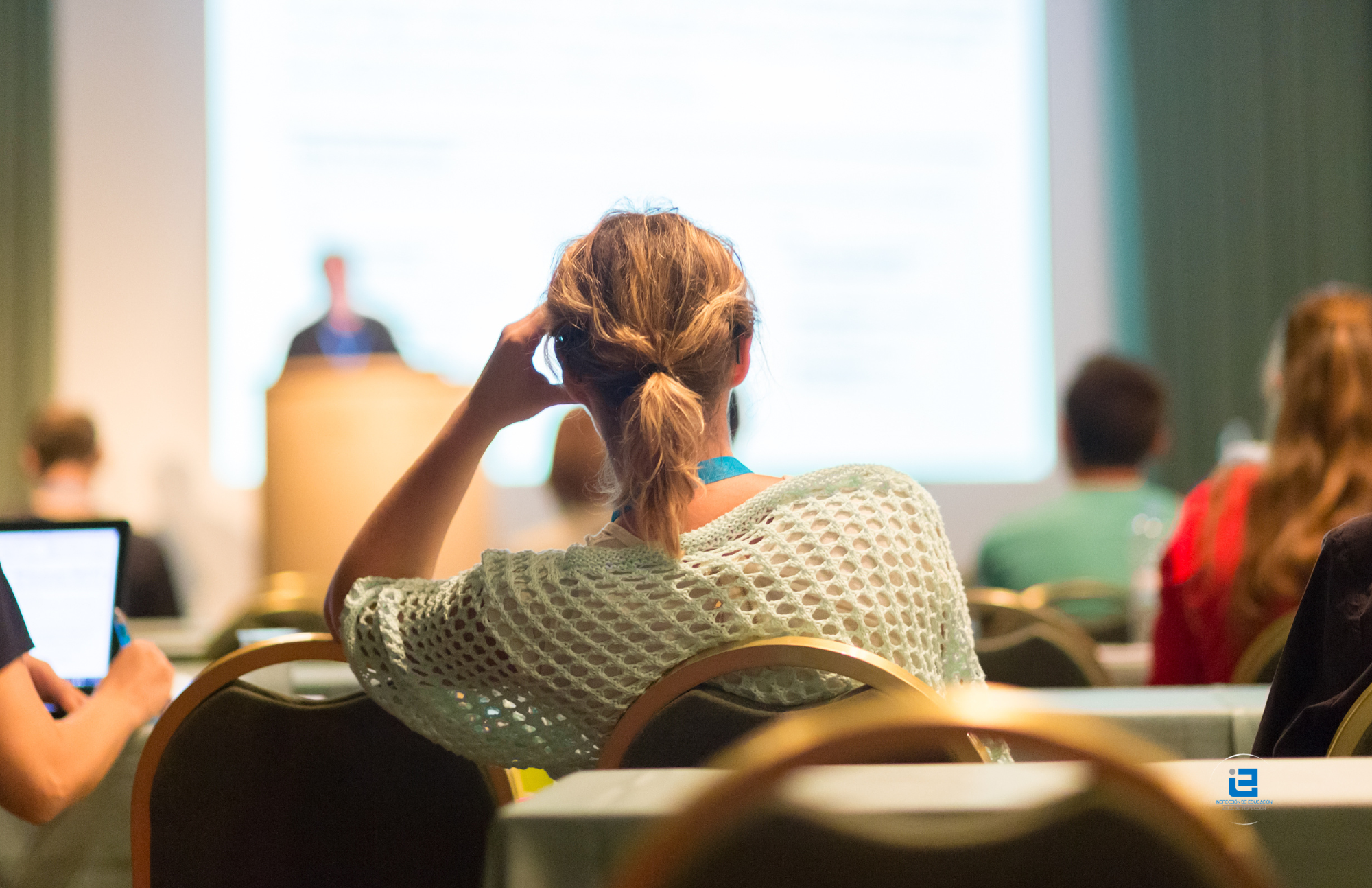 LAS AGRESIONES AL PROFESORADO EN LOS CENTROS EDUCATIVOS: MARCO LEGAL Y MEDIDAS PREVENTIVAS.